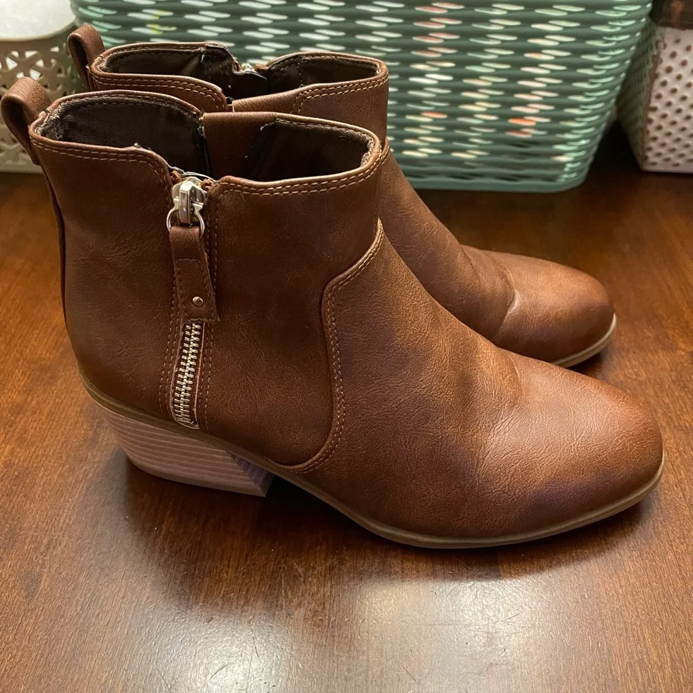 DR SCHOLLS Womens Brown Anti-Odor Insole Western Style Lawless Zip-Up Booties - Picture 5 of 9